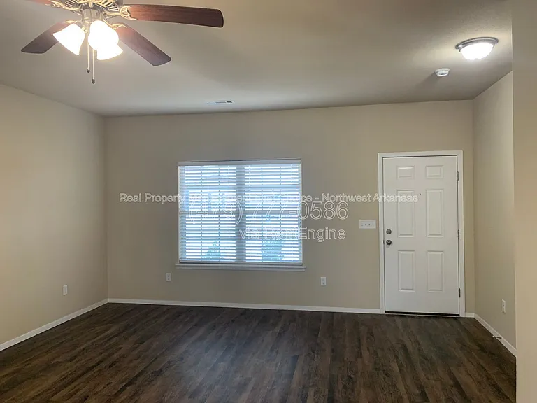 4401 Gallatine Ave — Photo 3