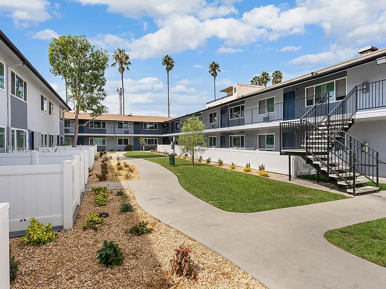 The Circle Apartments at Long Beach — Photo 34