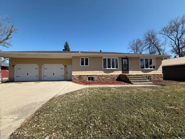 214 5th St N, Aneta, ND 58212