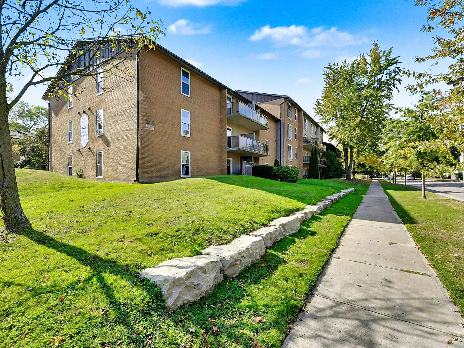 Park Place on Village Green Apartments — Photo 4