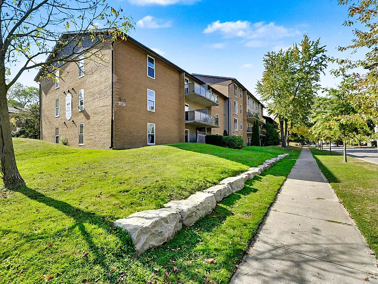 645 Village Green Ave — Photo 5