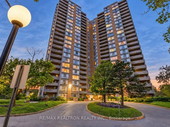 10 Martha Eaton Way #1411, Toronto, ON M6M 5B3