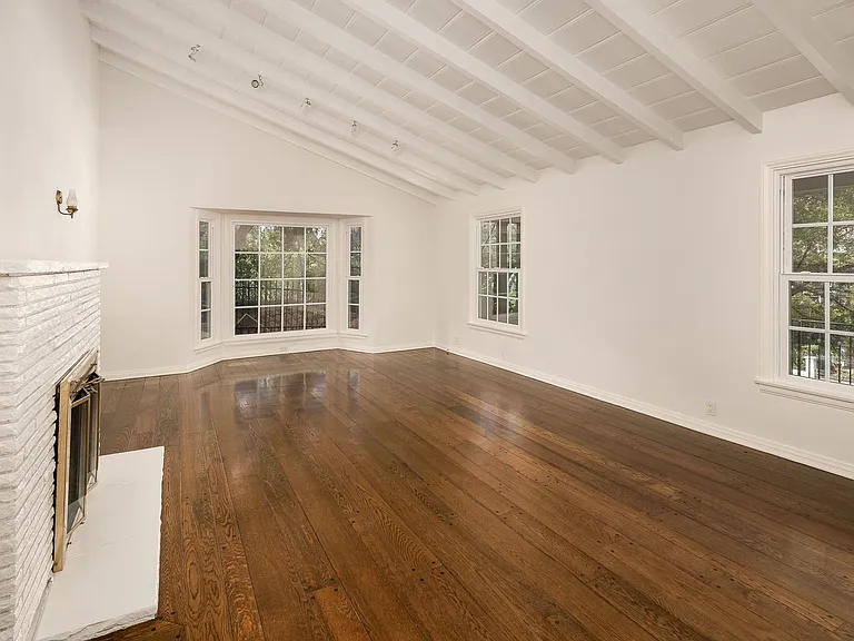 2624 N Commonwealth Ave — Photo 7