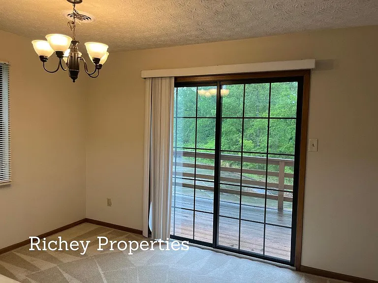 109 Goldenview Ln — Photo 8