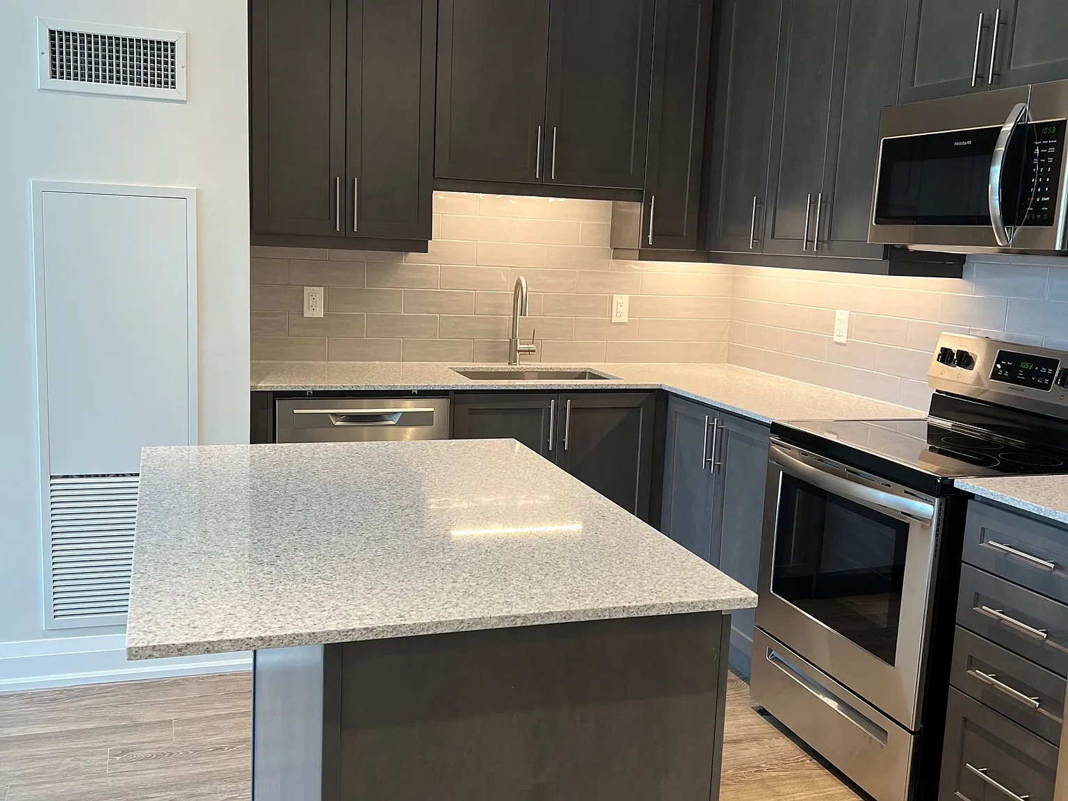 2 bed, $2,500 — Photo 2
