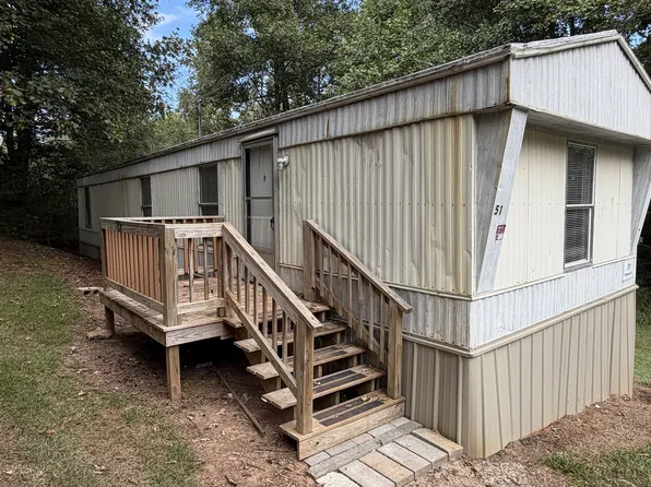 51 Platinum Dr, Cleveland, GA 30528
