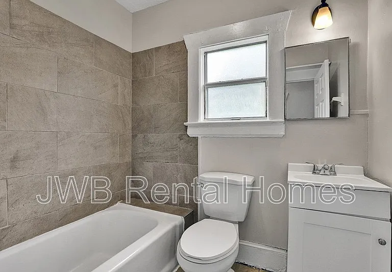 1316 W 31st St — Photo 12