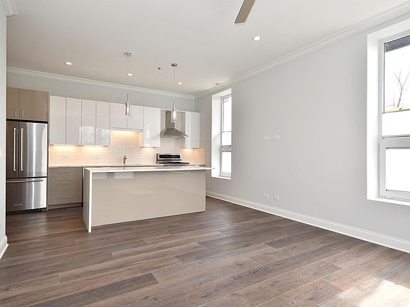 3rd image of 6555 W North Ave
