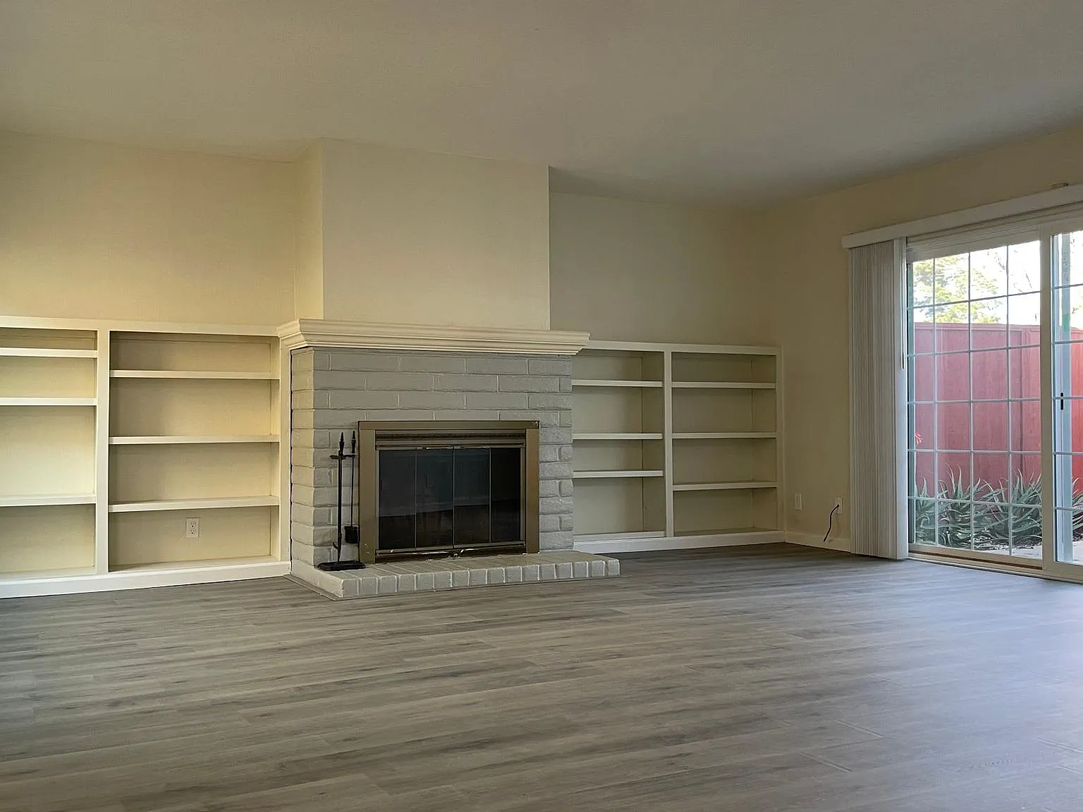 608 Lisa Way — Photo 2