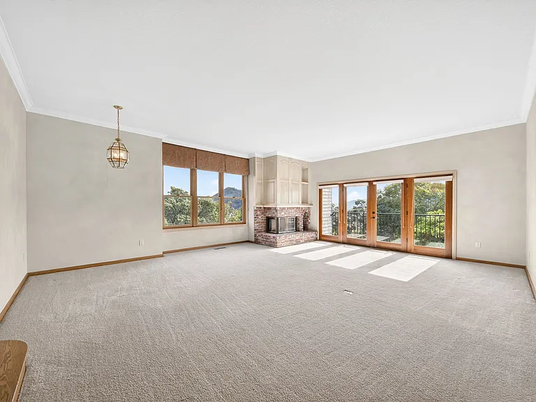 18750 Castle Hill Dr — Photo 8
