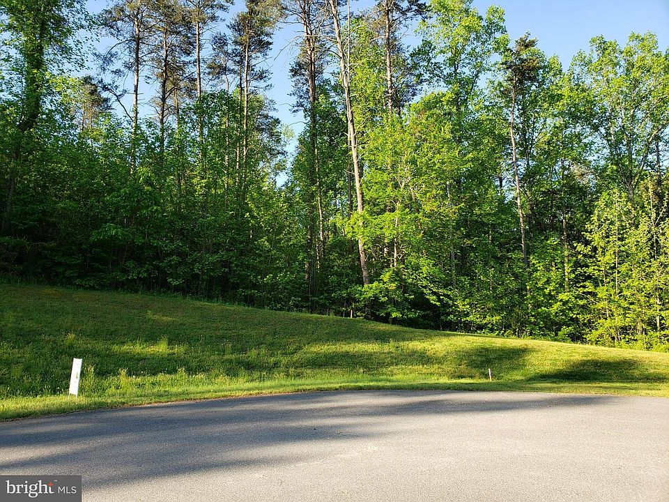 1st image of 11 Shady Oaks Ln