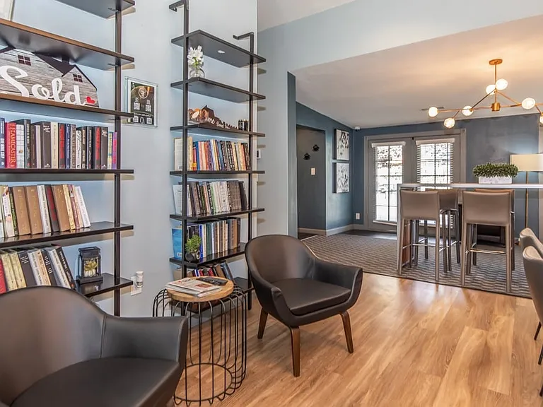 Oak View Apartments — Photo 3