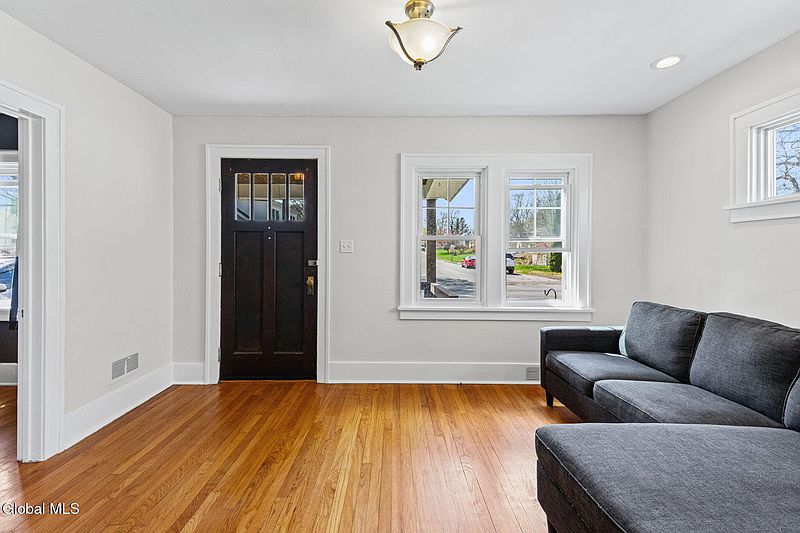 2nd image of 424 Vley Road