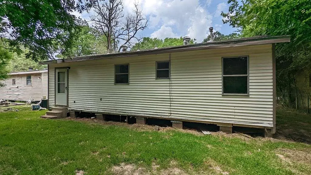 3 bed, 1.0 bath, 936 sqft, $1,699 — Photo 2