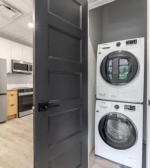 138 King St W #203 — Photo 19