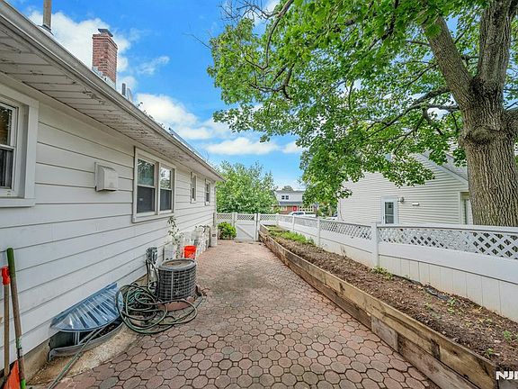 5th image of 48 Doherty Dr