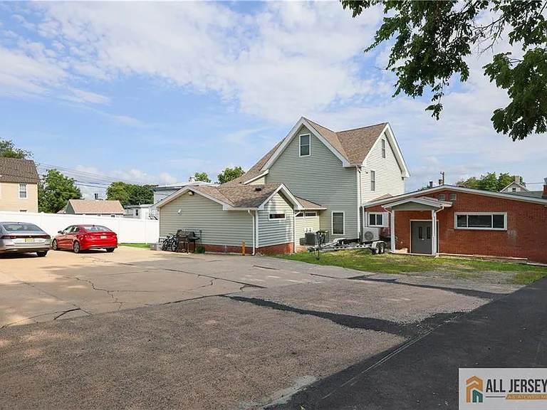 215 Washington Rd — Photo 13