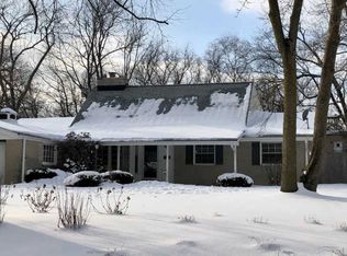 7317 N Crossway Rd, Fox Pt, WI 53217