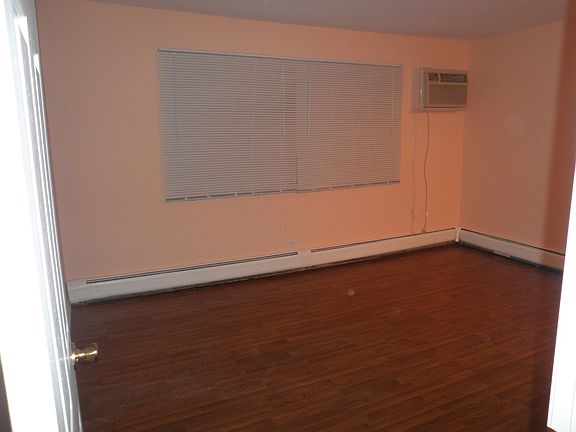 4th image of 2400 Bayside Dr Unit 1