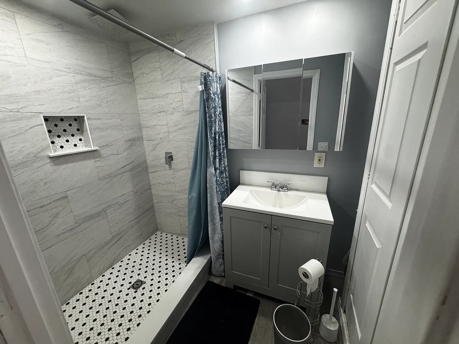 3 bed, $2,200 — Photo 1