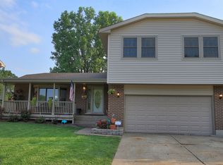 5203 Springdale Ln, McHenry, IL 60050