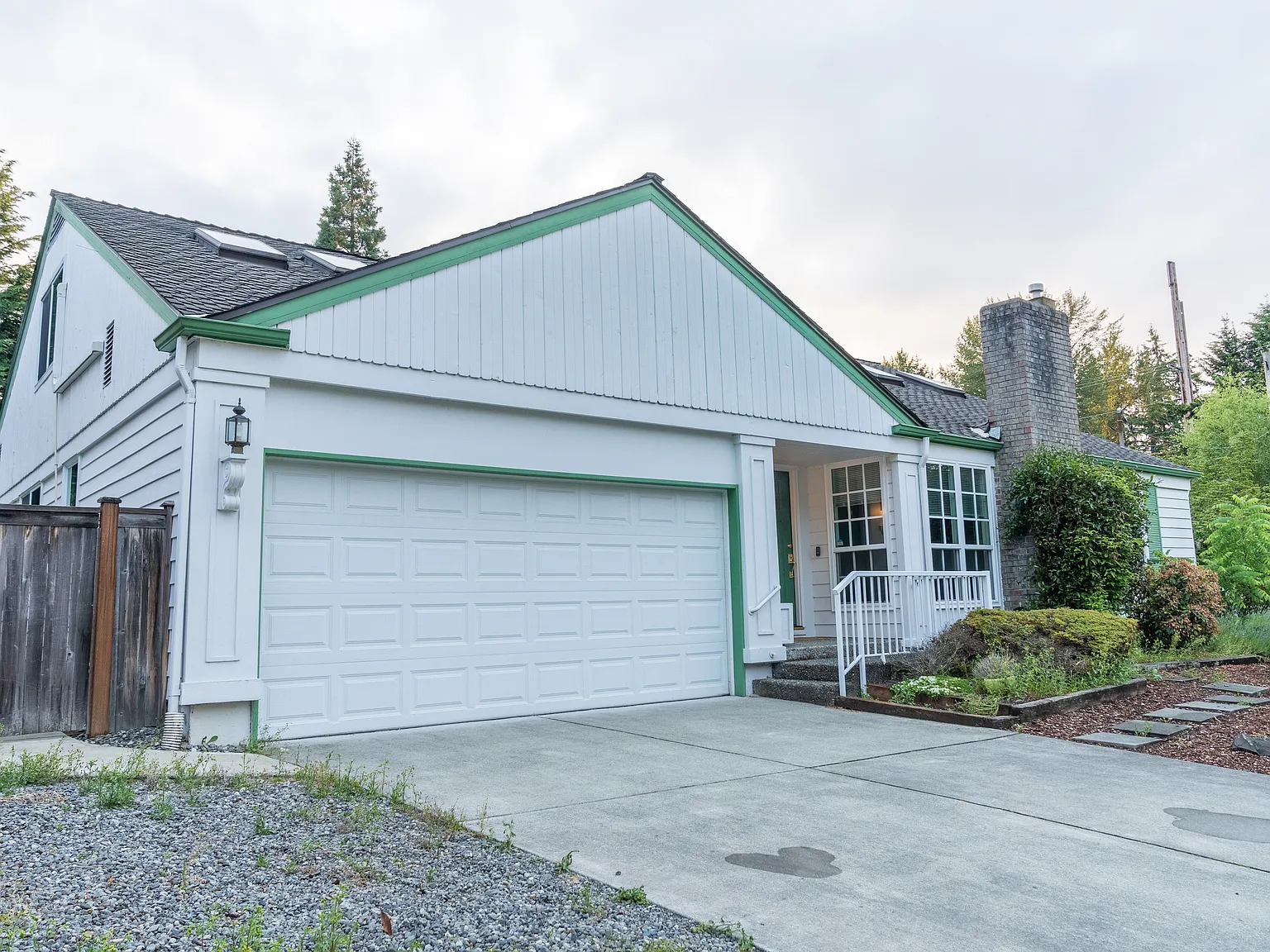 5 bed, 2950 sqft, $5,099 — Photo 1