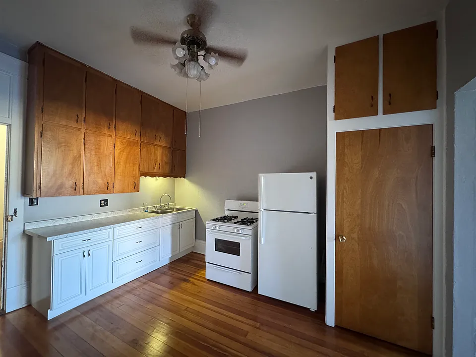 153 S Main St #4