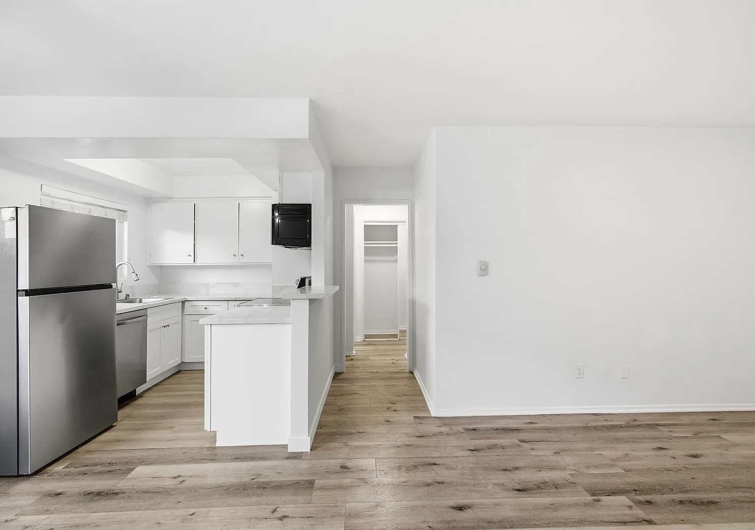 6640 Darby Ave — Photo 4