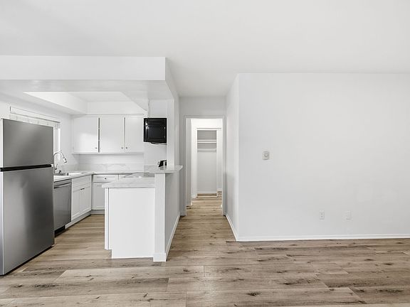 4th image of 6640 Darby Ave #5
