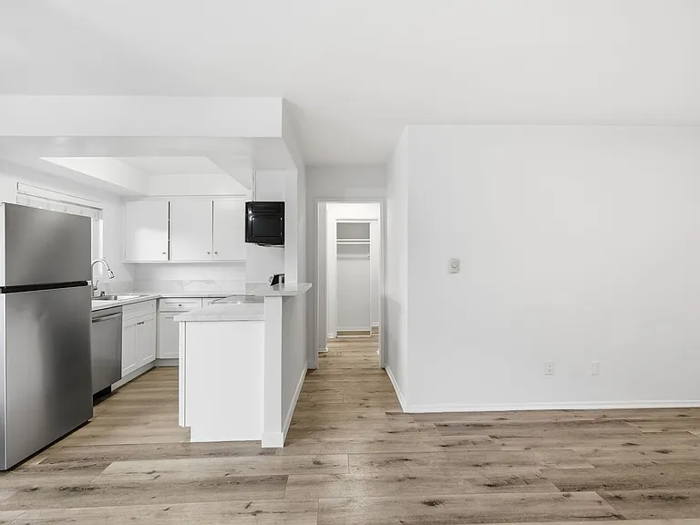 6640 Darby Ave — Photo 31