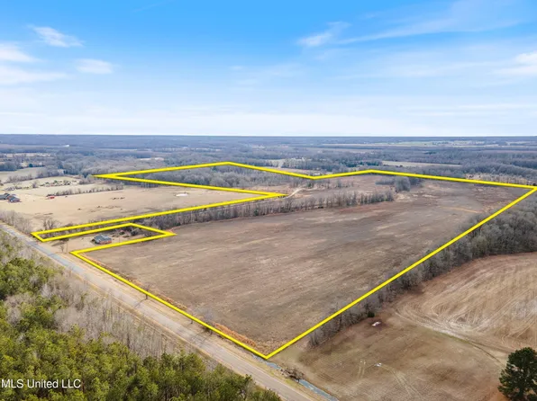 10174 Curtis Rd, Batesville, MS 38606