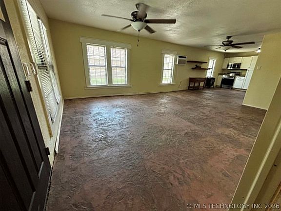 3rd image of 552 S 4th St