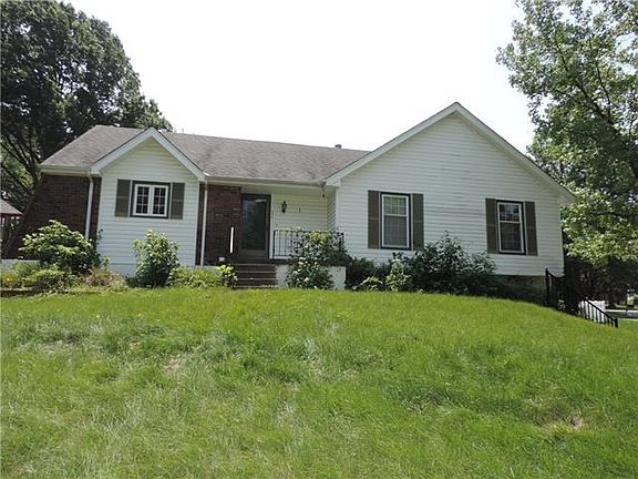 2nd image of 524 NW Brett Cir