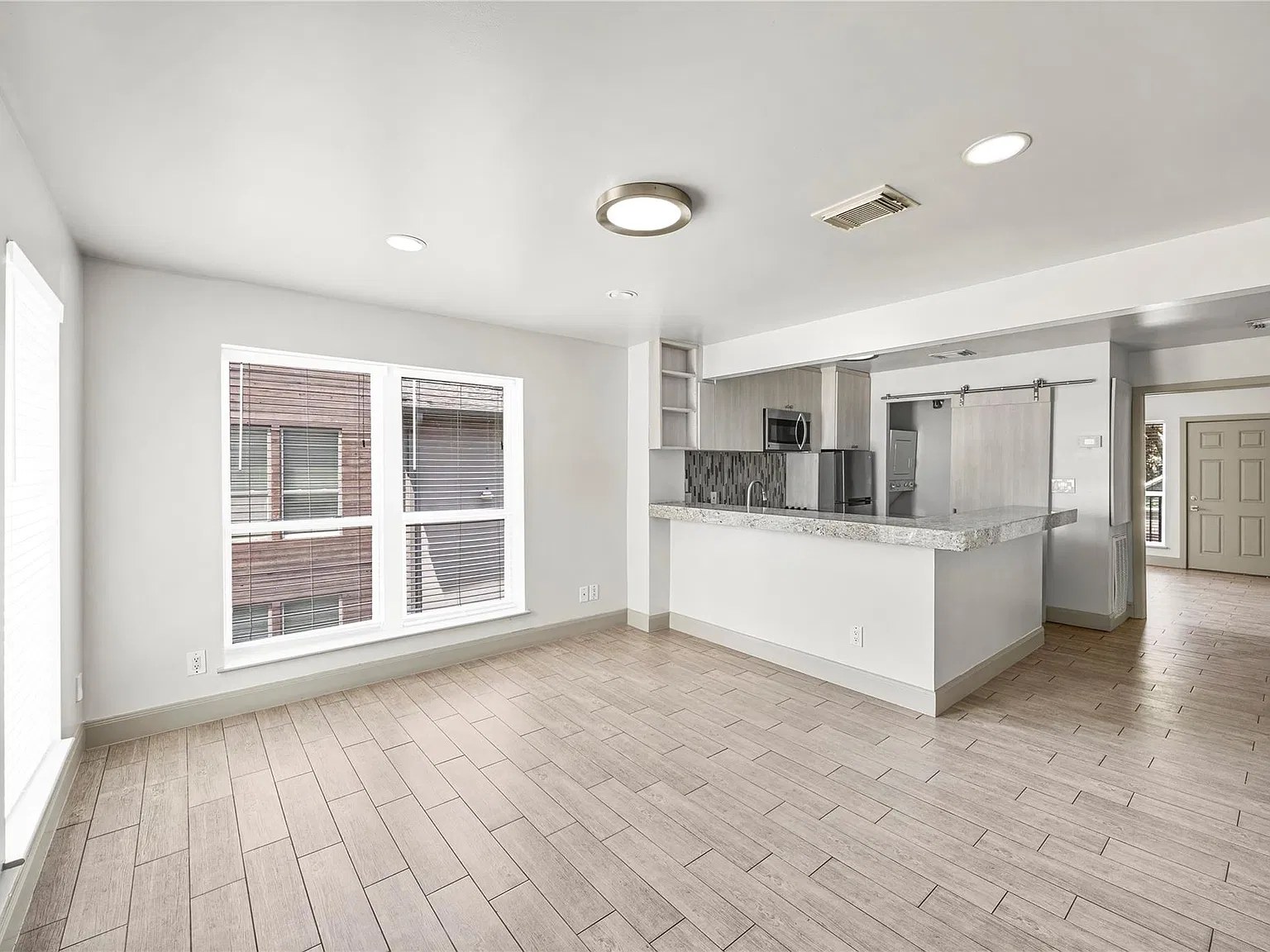 1 bed, 1.0 bath, 2812 sqft, $1,400 — Photo 3