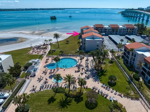 825 S Gulfview Blvd APT 208, Clearwater, FL 33767