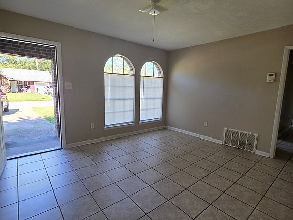 2nd image of 1521 Kingfisher Dr