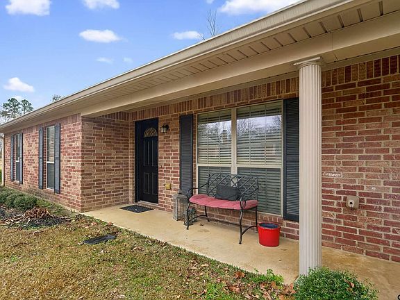 4th image of 823 Willowcreek Dr