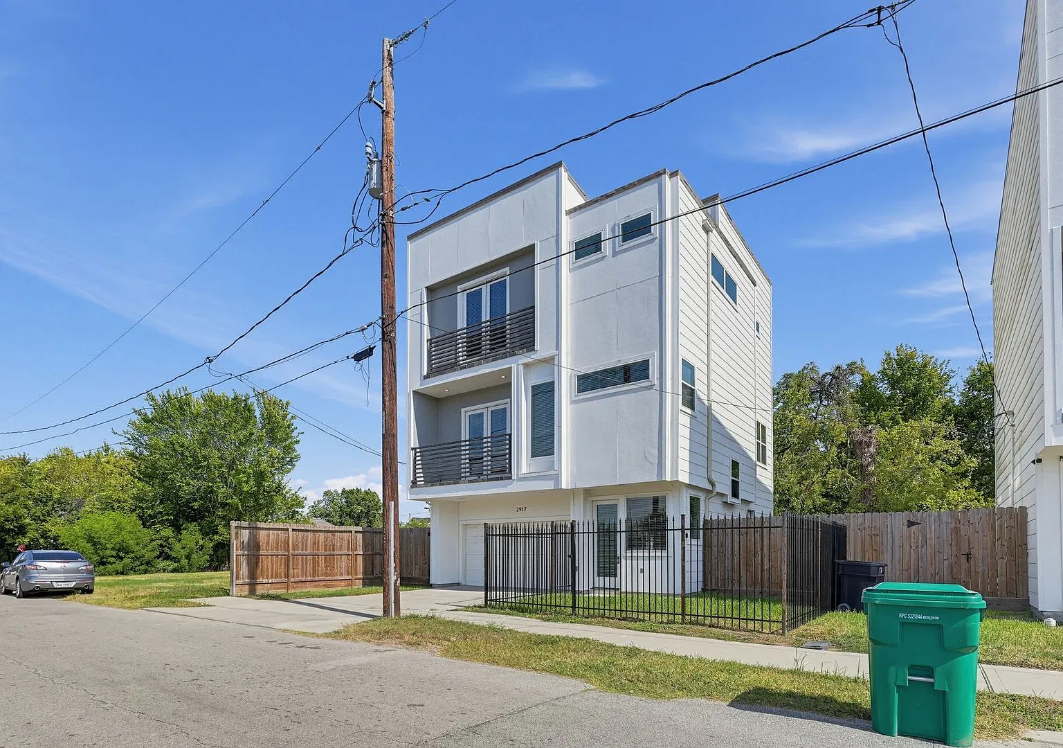 Stunning 3-Bedroom Houston Townhome | 3.5 Baths + 2-Car Garage + Private Yard! — Photo 3