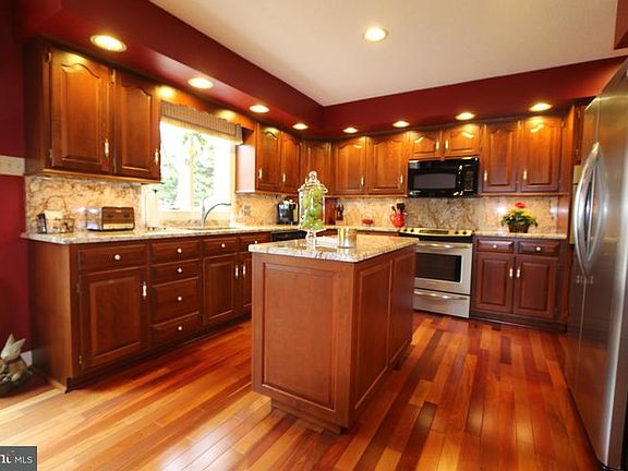 5th image of 11116 Parkwood Dr
