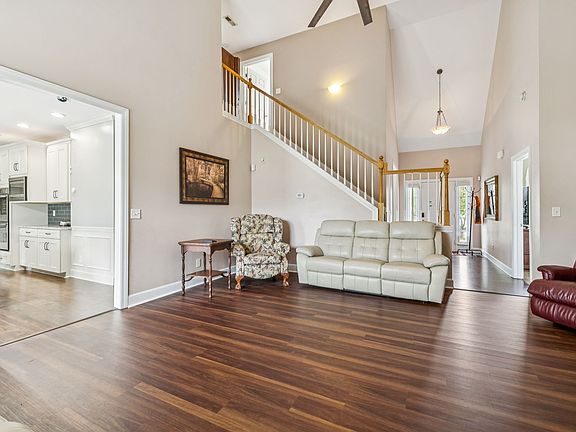 4th image of 5024 Republic Ave