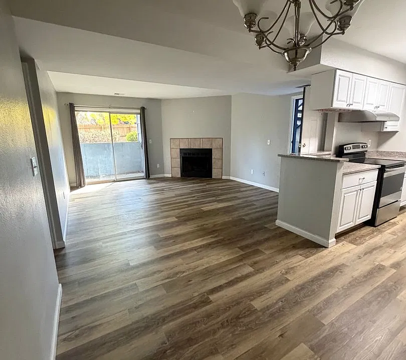 4654 White Rock Cir #8