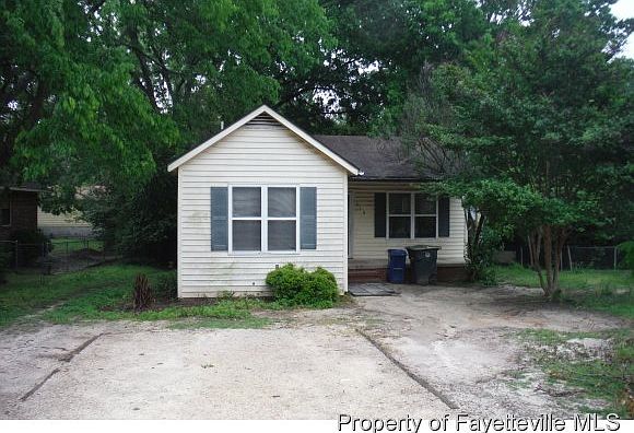 1st image of 818 Silk Ln