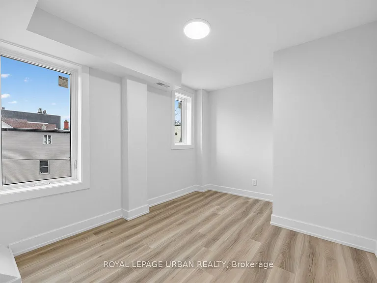 851 Danforth Ave #B — Photo 11
