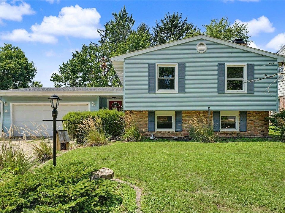 1st image of 2511 Combes St