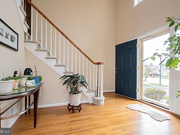 2nd image of 928 Morningdale Dr