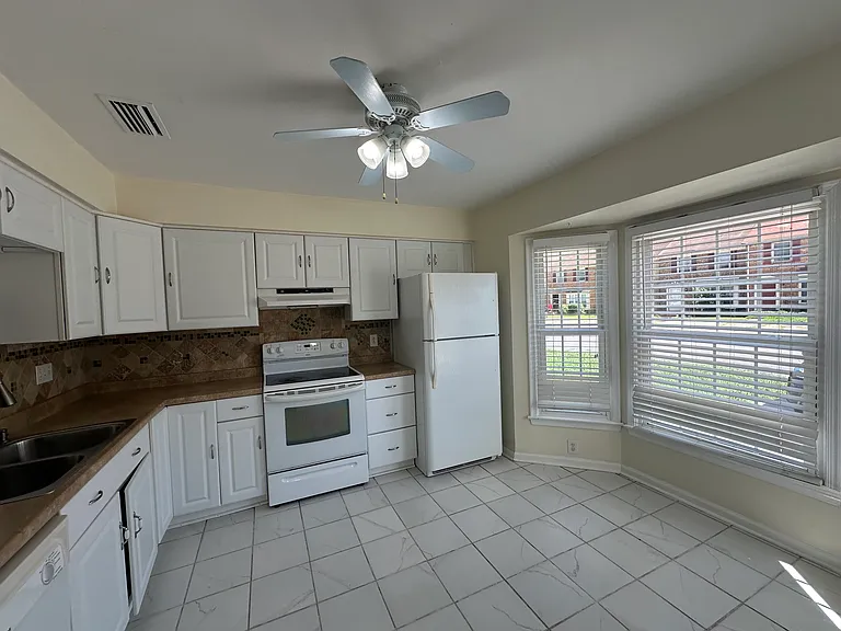 5632 Campus Dr — Photo 3