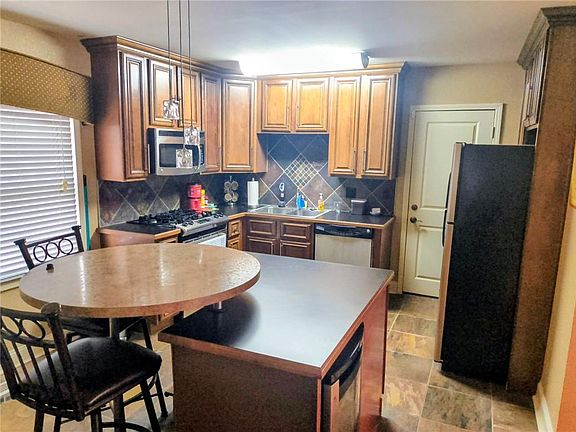 3rd image of 1108 W 46th St Unit 6