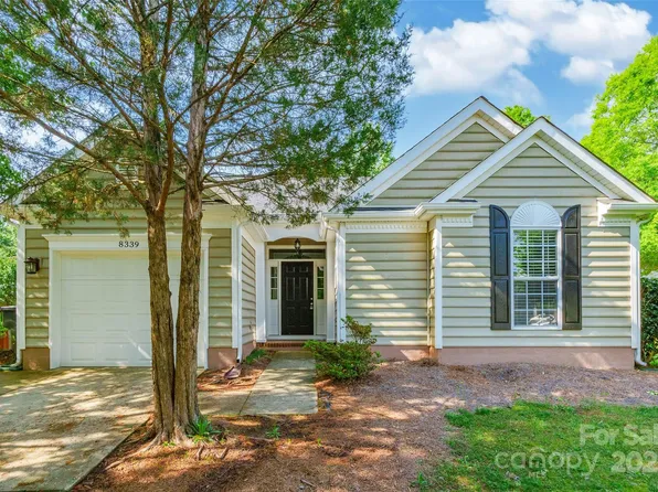 8339 Hornwood Ct, Charlotte, NC 28215