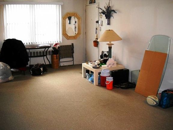 3rd image of 22426 Kingsbury Ave