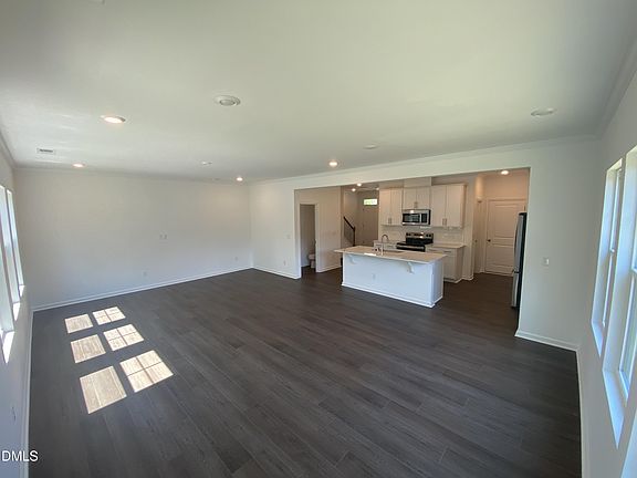 5th image of 25 Beachcomber Dr